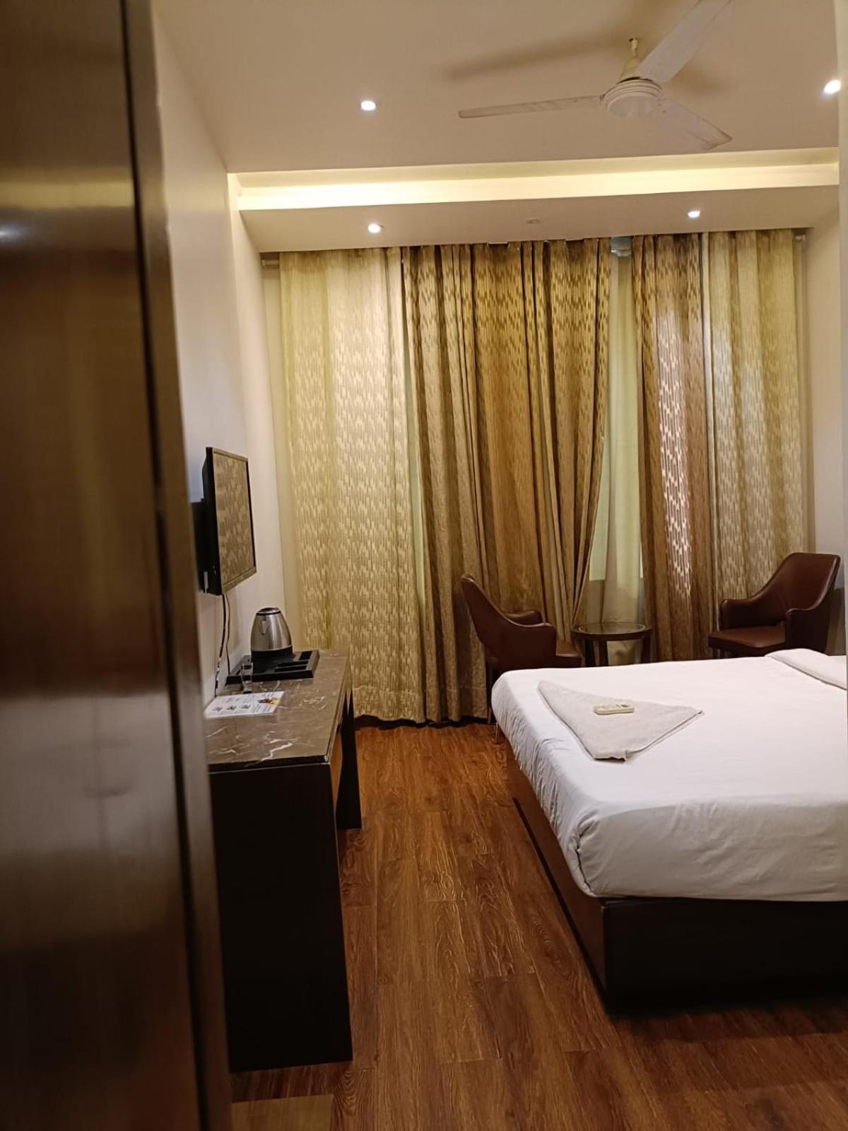 Hotel Parklane Agra (Uttar Pradesh) Exterior foto